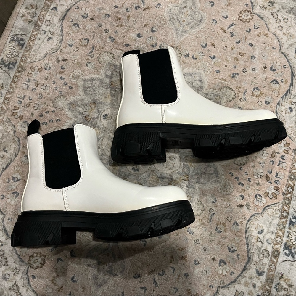Cushionaire “Perry” Ankle Boots - Picture 3 of 5